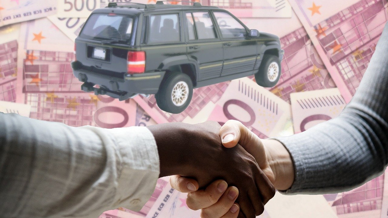 Acuerdo entre comprador y vendedor en la compra de coche de segunda mano