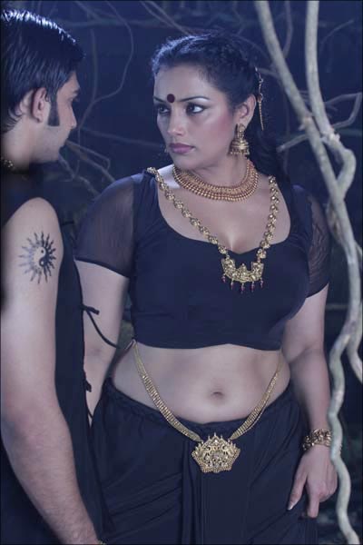 Pictures Sexy on Remake  Hot Pictures Of Shwetha Menon In Rathinirvedam 2011 Remake