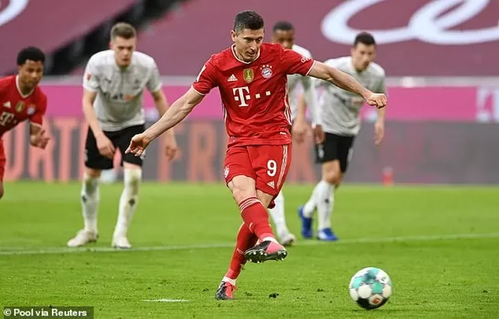 Manchester City turn attention to Bayern Munich's Robert Lewandowski