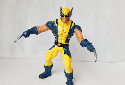 Boneco articulado Wolverine do X-Men com ruido e fala ( conforme o vídeo) , Marvel, 25 cm de altura , com desgaste na pintura . Hasbro 2013 - R$85,00