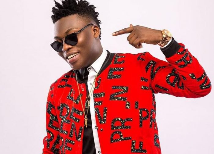 "Looool Ode Ni Bobo Yi Sha😂😂" – Reekado Banks Slams Twitter Follower

