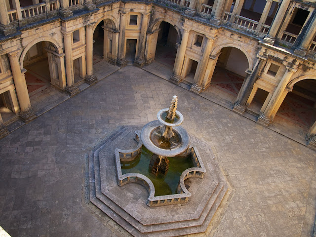 Claustro principal del Convento de Cristo, de los templarios, en Tomar