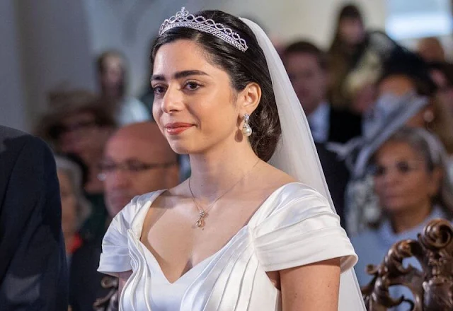 Prince Alexander got married to Princess Hande Macit. Princess Hande wore a wedding gown, diamond tiara