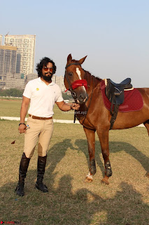 Randeep hooda with a Beautiful HorseJPG (4).JPG