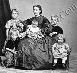 Edvard is here shown (standing, right) with his mother, brother and sisters. His happy childhood was irreparably disrupted by the premature deaths of his mother and favourite sister, Sophie. 