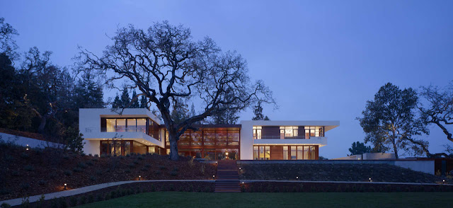Modern Oz House in Silicon Valley at night 