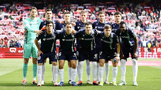 📸REAL SOCIEDAD DE FÚTBOL 📆2 marzo 2024 ⬆️Álex Remiro, André Silva, Beñat Turrientes, Jon Pacheco, Arsen Zakharyan, Martín Zubimendi. ⬇️Jon Aramburu, Jon Ander Olasagasti, Igor Zubeldia, Kieran Tierney, Umar Sadiq. SEVILLA F. C. 3 🆚 REAL SOCIEDAD DE FÚTBOL 2 Sábado 02/03/2024, 14:00 horas. Campeonato de Liga de 1ª División, jornada 27. Sevilla, estadio Ramón Sánchez Pizjuán: 35.884 espectadores. GOLES: ⚽1-0: 11’, Youssef  En-Nesyri. ⚽2-0: 13’, Youssef En-Nesyri. ⚽2-1: 45+5’, André Silva, de penalti. ⚽3-1: 65’, Sergio Ramos. ⚽3-2: 90+2’, Brais Méndez.