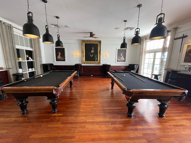 billiards room