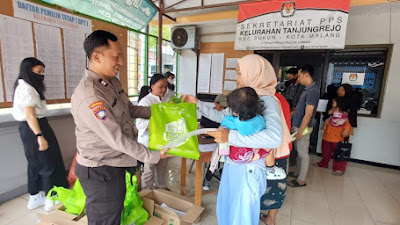 Bhabinkamtibmas Tanjungrejo Laksanakan Pengamanan dan Monitoring Penyaluran Bantuan Pangan