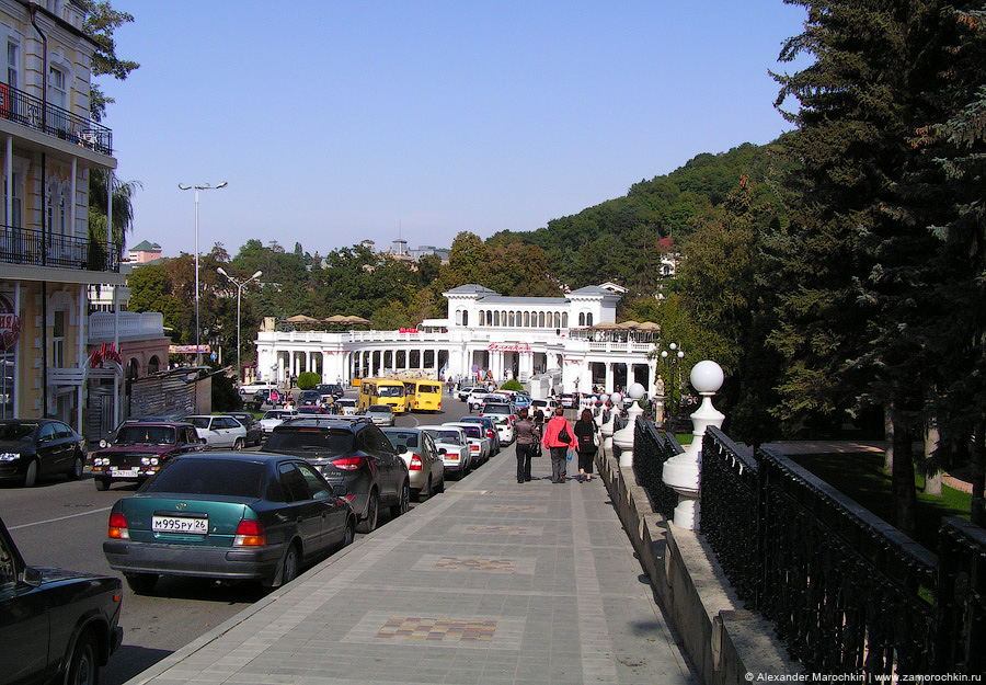Колоннада со стороны проспекта Мира, Кисловодск