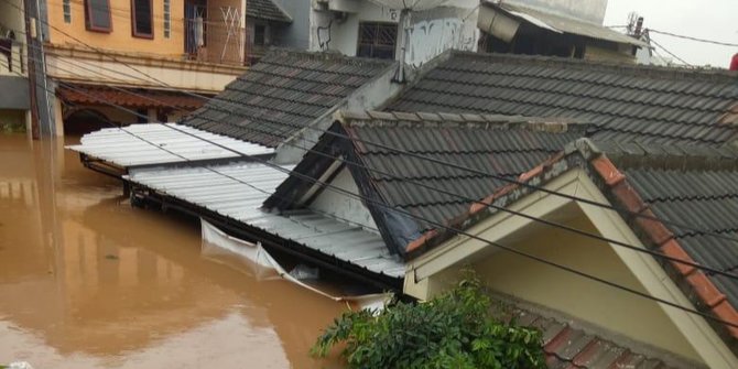 Permukiman Cipinang Melayu Jakarta Timur Nyaris Tenggelam oleh Banjir, naviri.org, Naviri Magazine, naviri