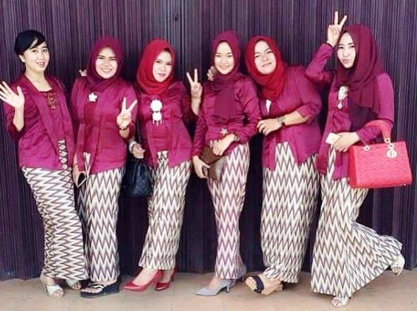  22 model baju batik modern untuk pesta pernikahan yang 