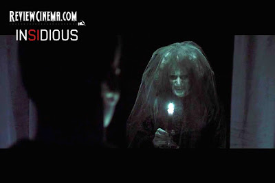 <img src="INSIDIOUS.jpg" alt="INSIDIOUS Hantu nenek yang menemui Josh">