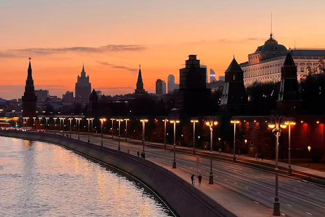 вид с Большого Москворецкого моста, Москва-река, Кремлёвская набережная, Кремль