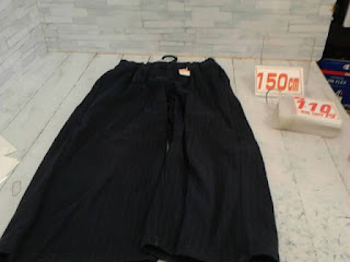 中古品　子供服　１５０cm　ブラック　ワイドパンツ　１１０円