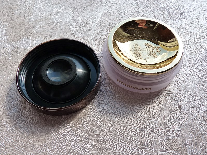 Hourglass Veil Translucent Setting Powder puder utrwalający makijaż