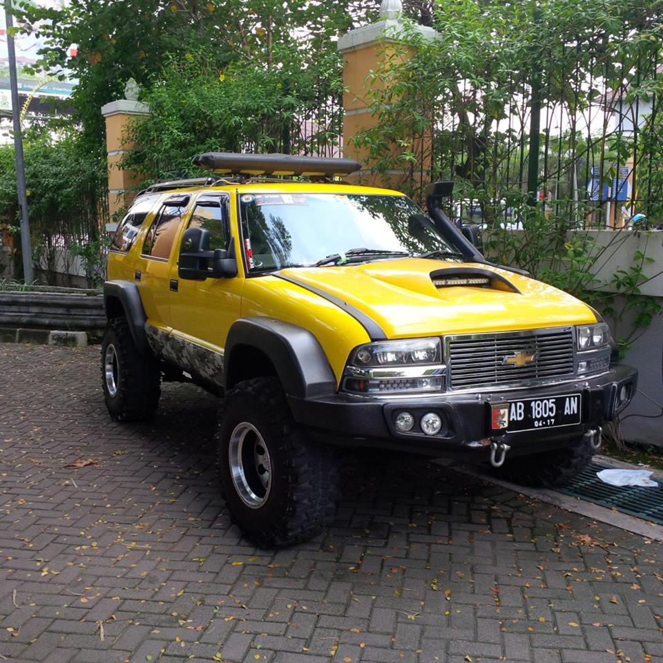 Modifikasi keren mobil Blazer