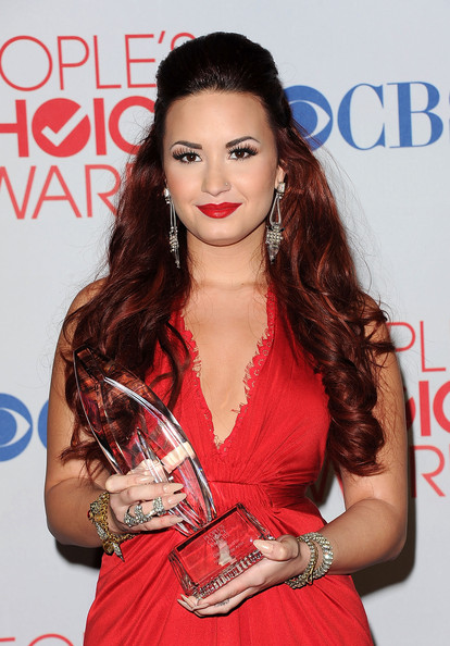 Demi Lovato 2012 People's Choice Awards Press Room