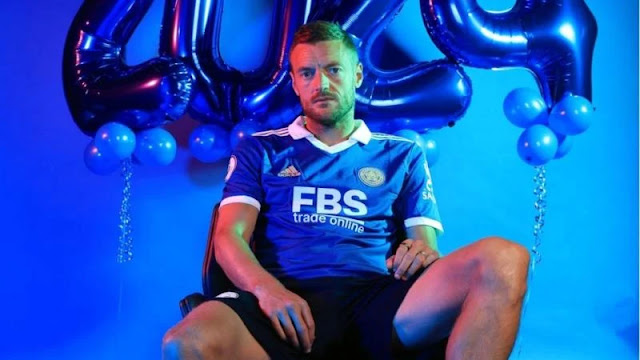 Jamie Vardy pens new Leicester City deal until 2024