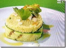 Tortino di zucchine con couscous vegetariano e mandorle tostate
