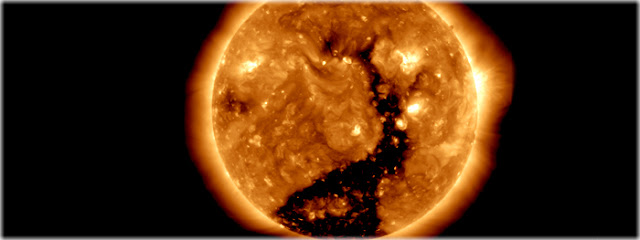 um grande buraco coronal de frente com a Terra 