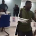 (Video) 'U tambah oranglah! Bukan masalah saya!' - Lelaki berang disuruh balik selepas tunggu 4 jam untuk dapatkan perkhidmatan di kaunter kerajaan