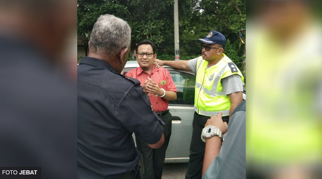 'Inilah p*****k, anjing & balaca kerajaan yang roboh gerai orang Melayu' - katanya sebelum menangis digari polis kerana sebar fitnah