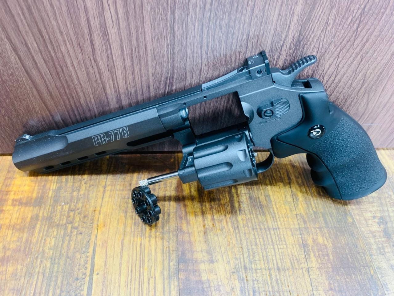 Gamo PR-776 C02 Revolver - Realistic Air Compressed Revolver