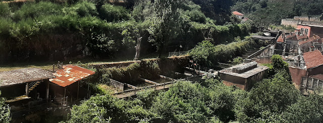 tanques de água utilizados pela antiga fábrica de fiação de Crestuma