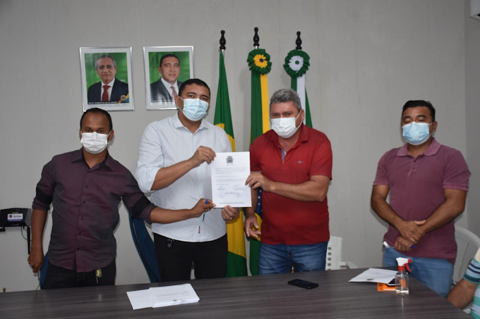 MAURITI : Prefeito Em Exercício João Paulo, Assina Ordem De Serviço Para Pavimentação De Ruas E Recuperação De Estação De Esgoto.
