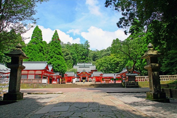 ศาลเจ้าคิริชิมะ (Kirishima-Jingu Shrine: 霧島神宮)