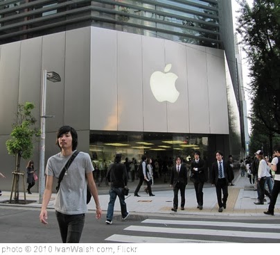 'The Apple Store in Japan' photo (c) 2010, IvanWalsh.com - license: http://creativecommons.org/licenses/by/2.0/