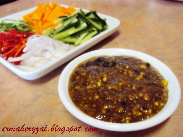 HALAMANKU: Nasi Tomato vs Acar Rampai