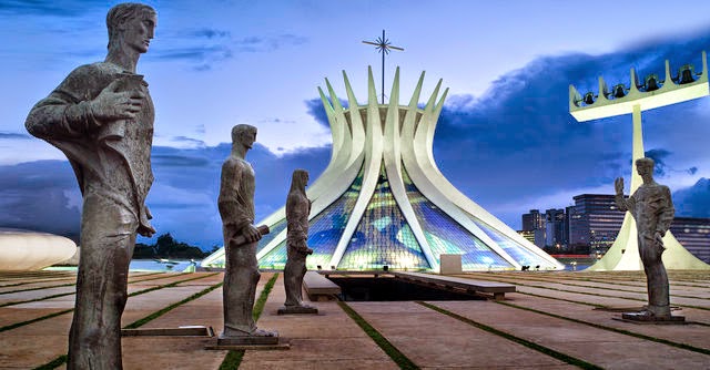 Catedral Metropolitana de Brasilia. Oscar Niemeyer