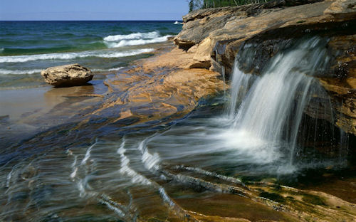 Cascadas en las rocas - Stone waterfall (1920x1200)