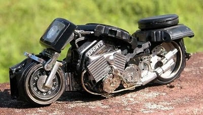 Motorcycles-made-from-old-watches-13.jpg (400×227)