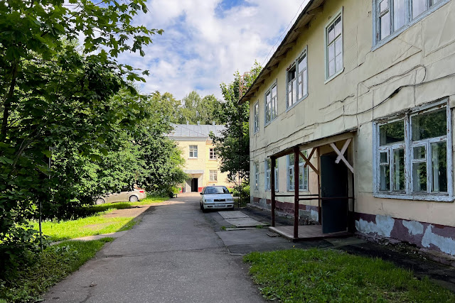 парк Битцевский лес, посёлок Узкое, жилые дома для сотрудников санатория «Узкое» Академии Наук СССР (построены в 1958 году)