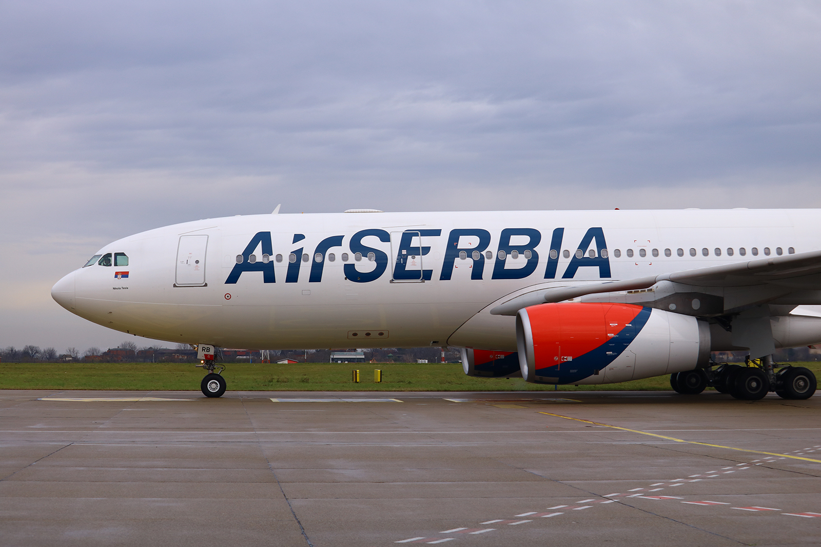 Аир сербия купить авиабилеты. АИР Сербия. Air Serbia Москва. Е195 AIRSERBIA. VP-Bly Air Serbia.