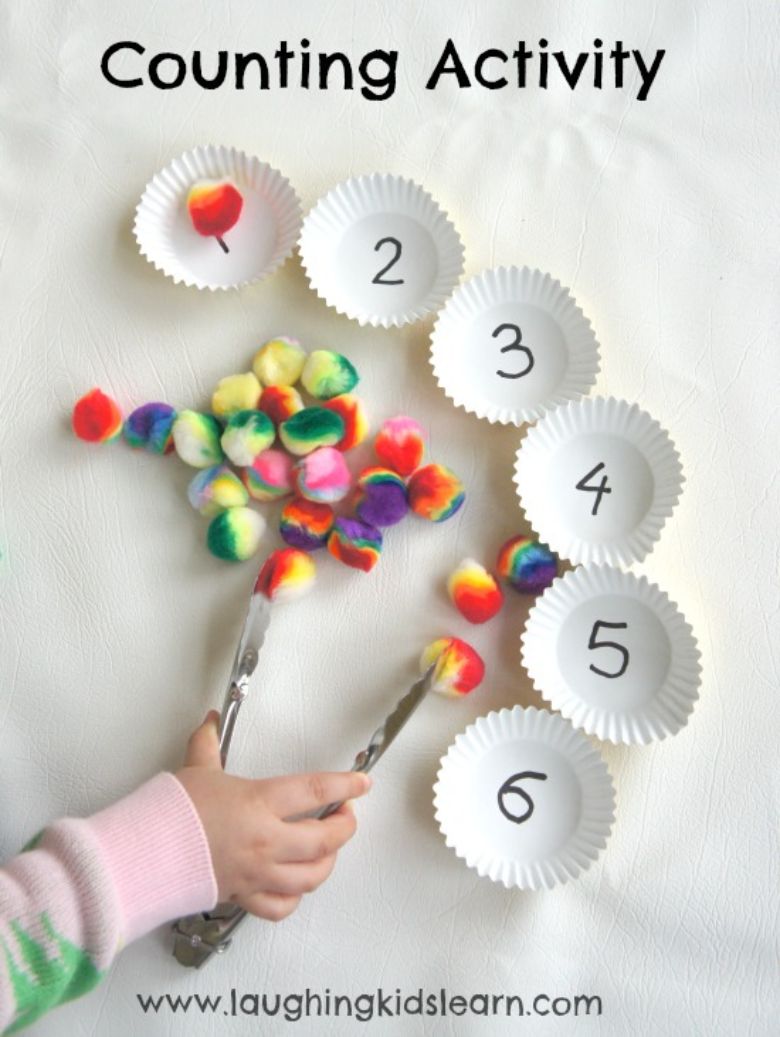 Pom pom counting activity for toddlers and preschoolers