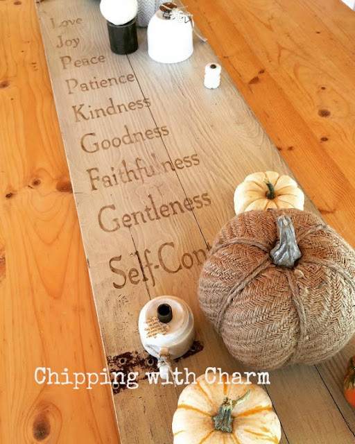 Chipping with Charm: Repurposed Sign Centerpiece and Pumpkins www.chippingwithcharm.blogspot.com