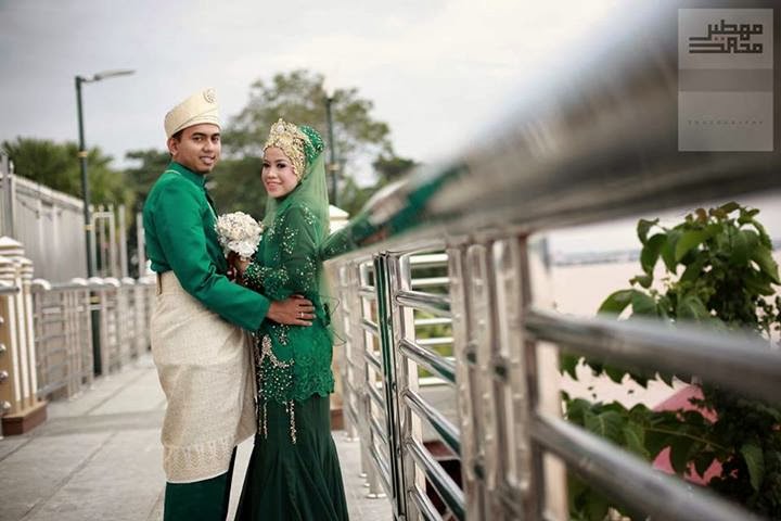 warna hijau emerald Warna ni menjadi rebutan selepas Scha kahwin
