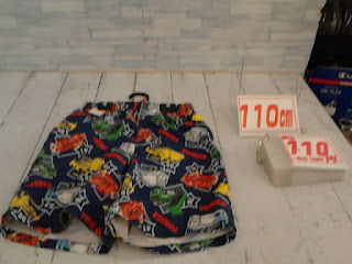中古品　子供服　１１０ｃｍ　はたらくくるまプリント　サーフパンツ　１１０円