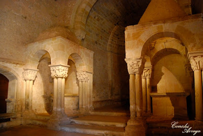 Imagen que muestra los dos templetes en el interior de la iglesia de San Juan de Duero en Soria
