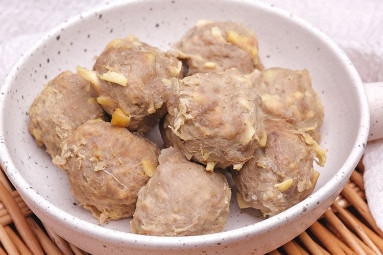 Chewy beef tendon meatball recipe, served with broth