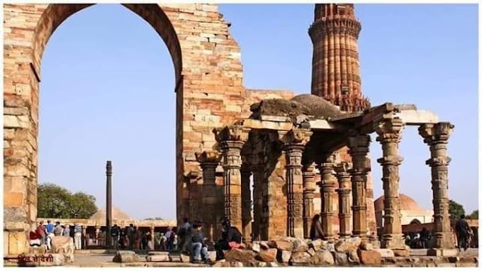 दिल्ली में कुतुबमीनार के पास बने लौह स्तम्भ को किसने बनवाया था और इसकी विशेषता क्या है ?