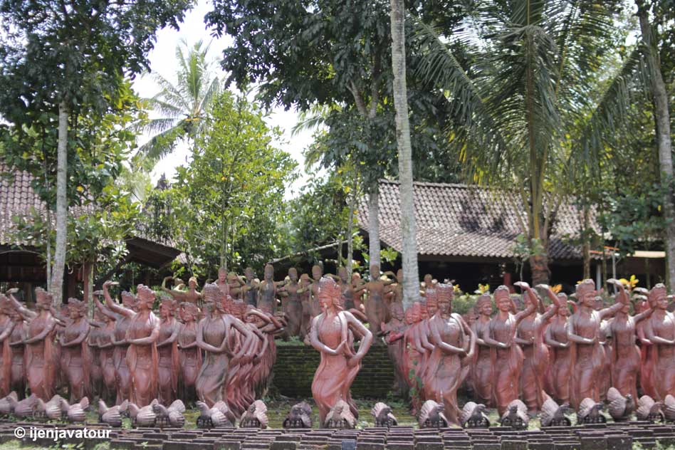 Taman Gandrung Terakota - @Ijen Java Tour