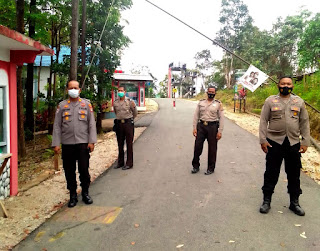 Tim Penerangan dari Anggota  Polres Sanggau mengunjungi Kawasan Hutan Objek Wisata Pancur Aji.