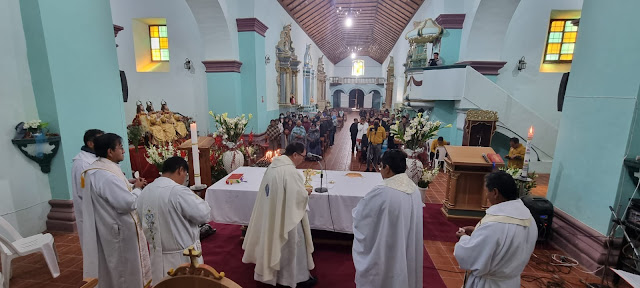 Am 25. Mai fand in der Pfarrei Chayanta die Segnung und Einweihung des neuen Altars und Ambons statt. In Chayanta hat unser Bischof einen neuen Kirchenaltar gesegnet, der in der Chiquitania von einem einheimischen Künstler hergestellt wurde.