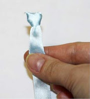 How to tie a ribbon in the form of a men's tie ( the way 1)