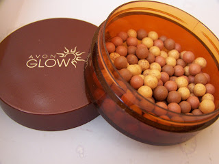 Perełki brązujące Avon Glow